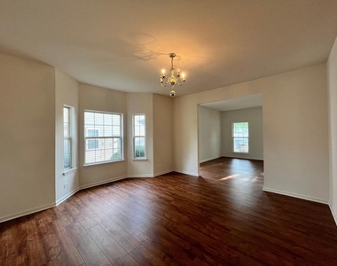 2803 Bluewater Circle - Photo Thumbnail 9