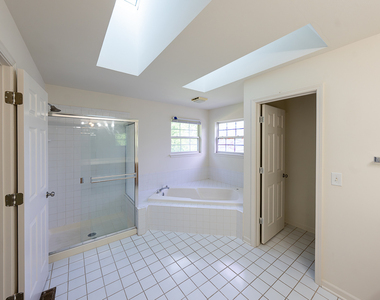 2803 Bluewater Circle - Photo Thumbnail 13
