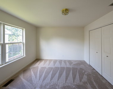 2803 Bluewater Circle - Photo Thumbnail 8