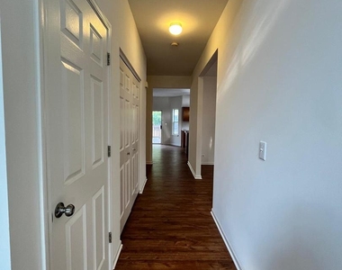 2803 Bluewater Circle - Photo Thumbnail 11