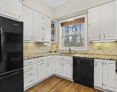 2078 Linden Avenue - Photo Thumbnail 4