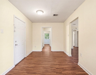 10227 Glenmawr Drive - Photo Thumbnail 11