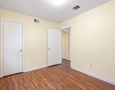 10227 Glenmawr Drive - Photo Thumbnail 18