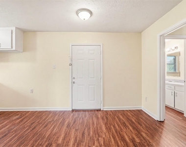10227 Glenmawr Drive - Photo Thumbnail 9