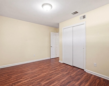 10227 Glenmawr Drive - Photo Thumbnail 19