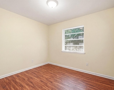 10227 Glenmawr Drive - Photo Thumbnail 17
