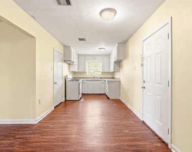 10227 Glenmawr Drive - Photo Thumbnail 12