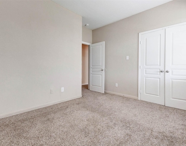 8611 Beviamo Street - Photo Thumbnail 6
