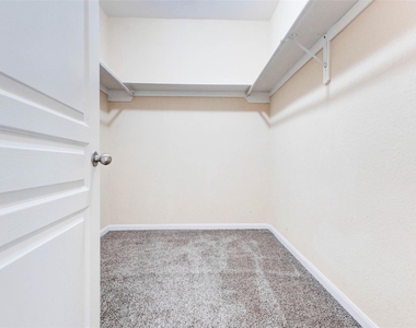 8611 Beviamo Street - Photo Thumbnail 7