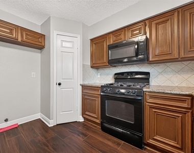 3003 Mast Court - Photo Thumbnail 23