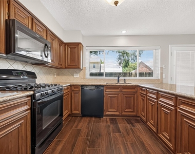 3003 Mast Court - Photo Thumbnail 20