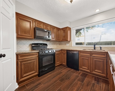 3003 Mast Court - Photo Thumbnail 24