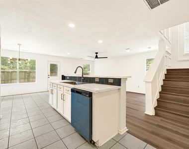 146 S Walden Elms Circle - Photo Thumbnail 11