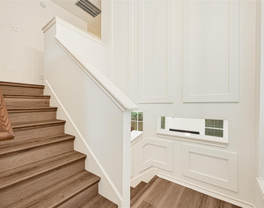 146 S Walden Elms Circle - Photo Thumbnail 2