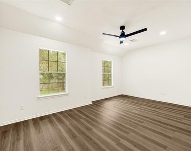 146 S Walden Elms Circle - Photo Thumbnail 19