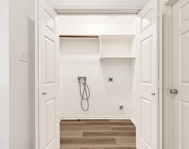 146 S Walden Elms Circle - Photo Thumbnail 14