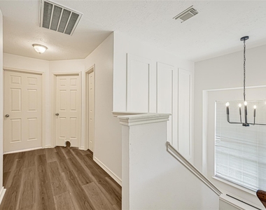 146 S Walden Elms Circle - Photo Thumbnail 13