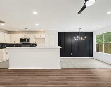 146 S Walden Elms Circle - Photo Thumbnail 7
