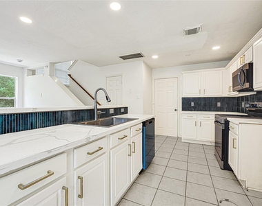 146 S Walden Elms Circle - Photo Thumbnail 9
