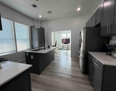 2400 Burkett Street - Photo Thumbnail 12
