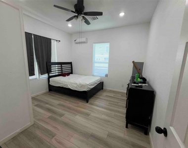 2400 Burkett Street - Photo Thumbnail 13
