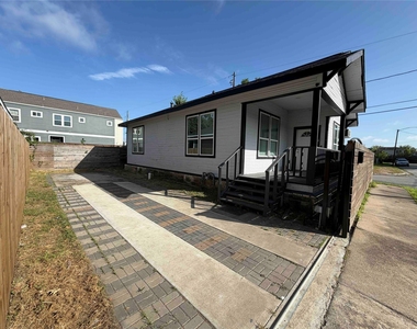2400 Burkett Street - Photo Thumbnail 3