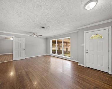 2835 Dragonwick Drive - Photo Thumbnail 4