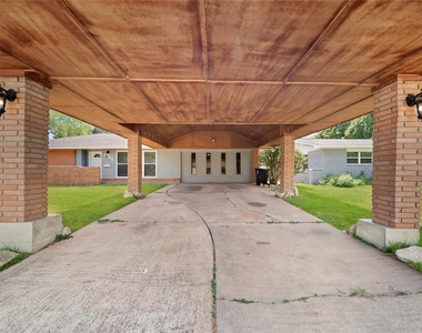 2835 Dragonwick Drive - Photo Thumbnail 2