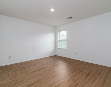 8834 Bar Harbor Drive - Photo Thumbnail 3