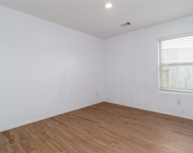 8834 Bar Harbor Drive - Photo Thumbnail 5