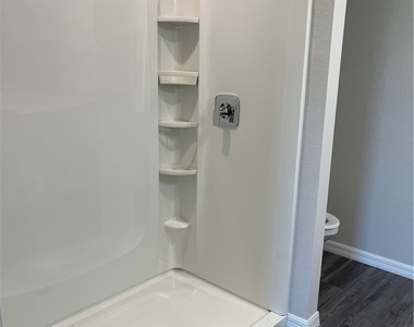 609 Nw 25th Street - Photo Thumbnail 4