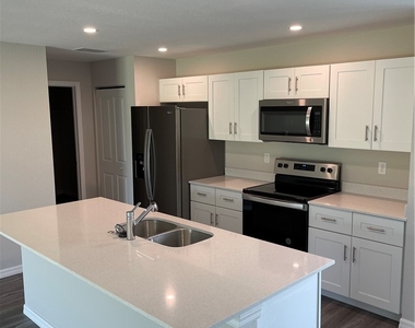 609 Nw 25th Street - Photo Thumbnail 2