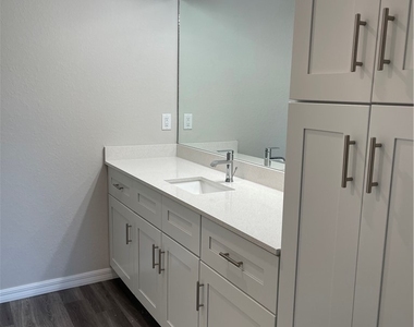 609 Nw 25th Street - Photo Thumbnail 5