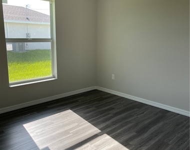609 Nw 25th Street - Photo Thumbnail 8