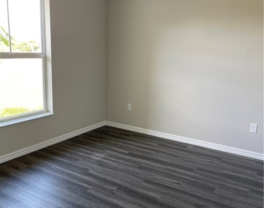 609 Nw 25th Street - Photo Thumbnail 9
