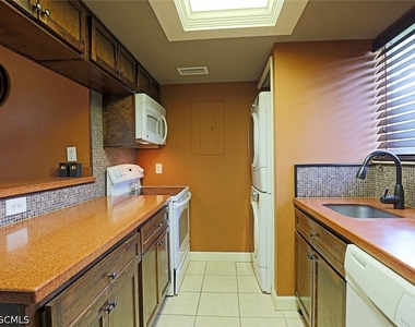 5804 Newfoundland Circle - Photo Thumbnail 13