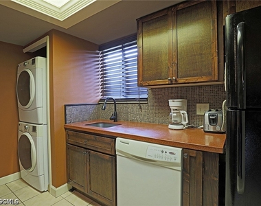 5804 Newfoundland Circle - Photo Thumbnail 15