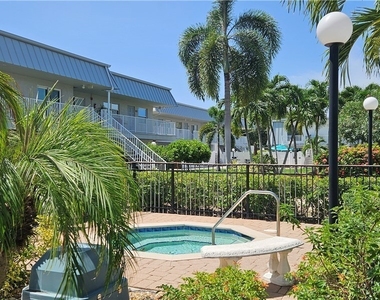 6777 Winkler Road - Photo Thumbnail 8