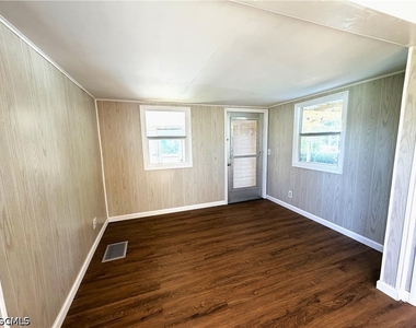 139 Gaslight Avenue - Photo Thumbnail 15