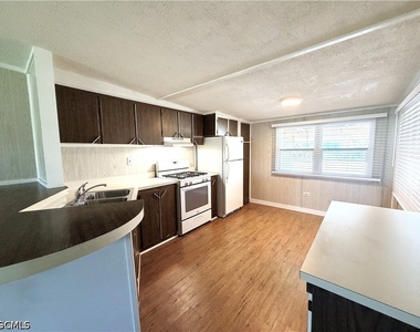 139 Gaslight Avenue - Photo Thumbnail 6