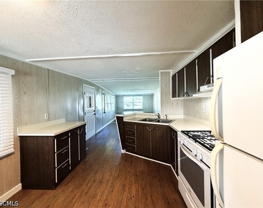 139 Gaslight Avenue - Photo Thumbnail 8