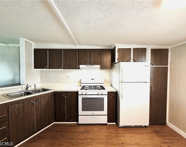 139 Gaslight Avenue - Photo Thumbnail 7