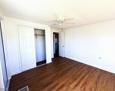 139 Gaslight Avenue - Photo Thumbnail 11