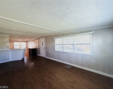 139 Gaslight Avenue - Photo Thumbnail 5