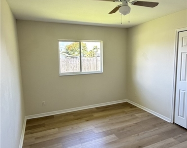 414 Se 13th Street - Photo Thumbnail 12