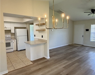 414 Se 13th Street - Photo Thumbnail 4