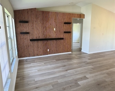 414 Se 13th Street - Photo Thumbnail 1