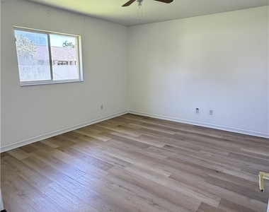 414 Se 13th Street - Photo Thumbnail 16