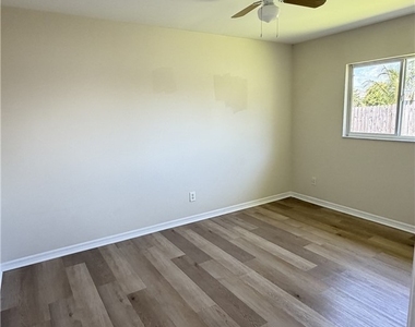 414 Se 13th Street - Photo Thumbnail 13