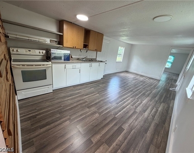 990 Riviera Avenue - Photo Thumbnail 1